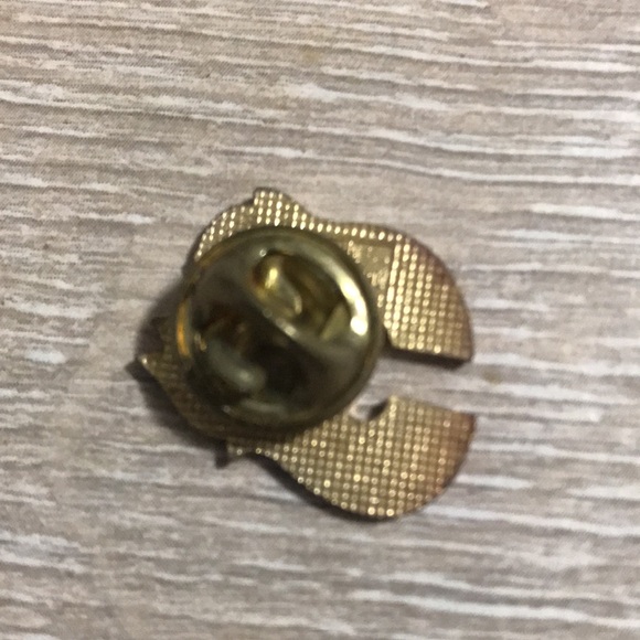 Vintage NHL Calgary Flames Logo Enamel Pin - Picture 2 of 2